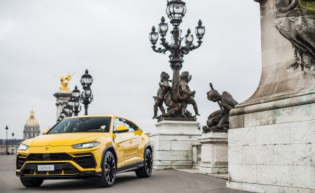 2019 Lamborghini Urus Front Three-Quarter Wallpapers 450x275 (165)