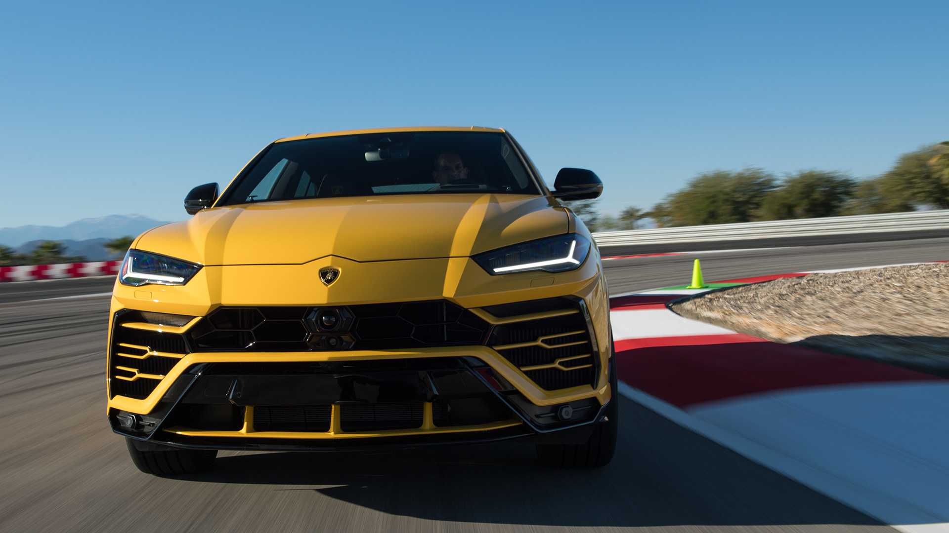 2019 Lamborghini Urus Front Wallpapers (3)