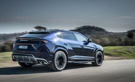 2019 Lamborghini Urus Rear Three-Quarter Wallpapers 450x275 (50)