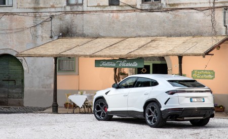 2019 Lamborghini Urus Rear Wallpapers 450x275 (44)