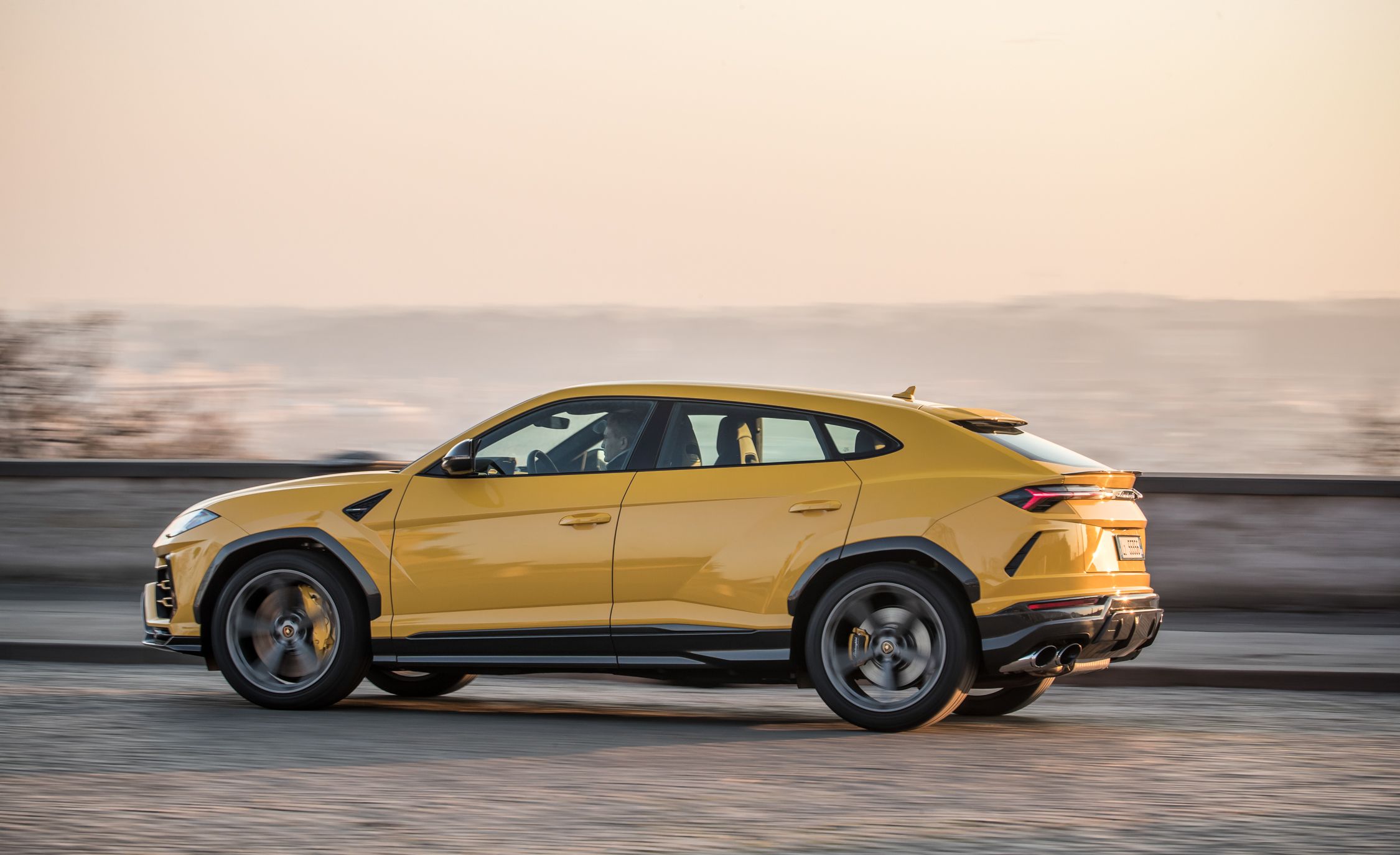 2019 Lamborghini Urus Side Wallpapers (11)