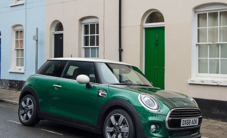 2019 MINI Cooper 3-Door 60 Years Edition Front Three-Quarter Wallpapers 450x275 (20)