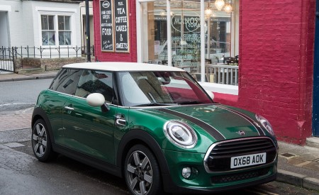 2019 MINI Cooper 3-Door 60 Years Edition Front Three-Quarter Wallpapers 450x275 (26)