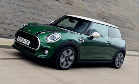 2019 MINI Cooper 3-Door 60 Years Edition Front Three-Quarter Wallpapers 450x275 (7)