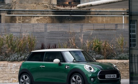 2019 MINI Cooper 3-Door 60 Years Edition Front Three-Quarter Wallpapers 450x275 (35)