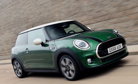 2019 MINI Cooper 3-Door 60 Years Edition Front Three-Quarter Wallpapers 450x275 (9)