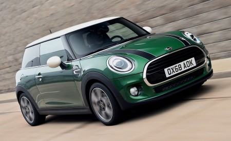 2019 MINI Cooper 3-Door 60 Years Edition Front Three-Quarter Wallpapers 450x275 (4)