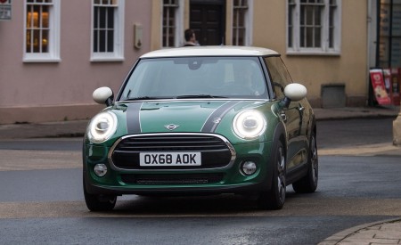 2019 MINI Cooper 3-Door 60 Years Edition Front Wallpapers 450x275 (27)