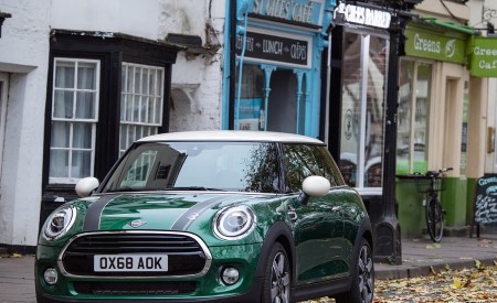 2019 MINI Cooper 3-Door 60 Years Edition Front Wallpapers 450x275 (13)