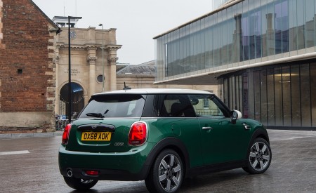 2019 MINI Cooper 3-Door 60 Years Edition Rear Three-Quarter Wallpapers 450x275 (36)