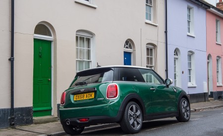 2019 MINI Cooper 3-Door 60 Years Edition Rear Three-Quarter Wallpapers 450x275 (28)