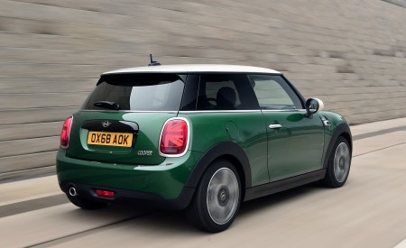 2019 MINI Cooper 3-Door 60 Years Edition Rear Three-Quarter Wallpapers 450x275 (11)