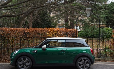 2019 MINI Cooper 3-Door 60 Years Edition Side Wallpapers 450x275 (24)