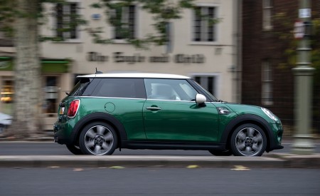 2019 MINI Cooper 3-Door 60 Years Edition Side Wallpapers 450x275 (18)