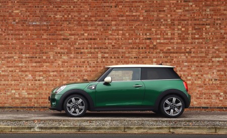 2019 MINI Cooper 3-Door 60 Years Edition Side Wallpapers 450x275 (39)