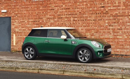 2019 MINI Cooper 3-Door 60 Years Edition Side Wallpapers 450x275 (38)