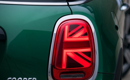 2019 MINI Cooper 3-Door 60 Years Edition Tail Light Wallpapers 450x275 (54)