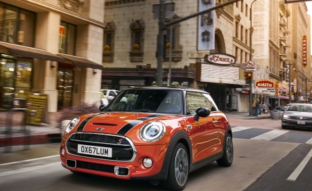 2019 MINI Hardtop 2 Door Front Three-Quarter Wallpapers 450x275 (46)