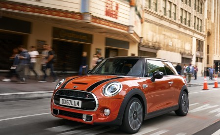 2019 MINI Hardtop 2 Door Front Three-Quarter Wallpapers 450x275 (45)