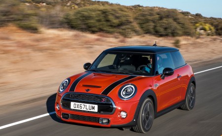 2019 MINI Hardtop 2 Door Front Three-Quarter Wallpapers 450x275 (8)