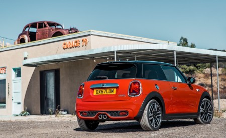 2019 MINI Hardtop 2 Door Rear Three-Quarter Wallpapers 450x275 (74)