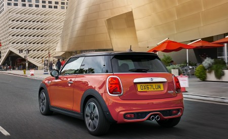 2019 MINI Hardtop 2 Door Rear Three-Quarter Wallpapers 450x275 (50)