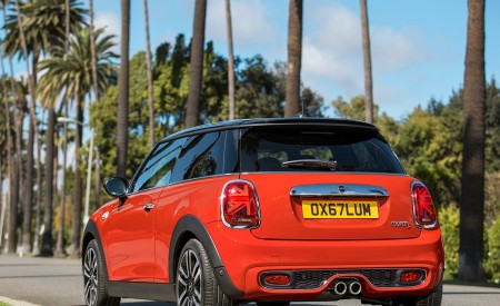 2019 MINI Hardtop 2 Door Rear Three-Quarter Wallpapers 450x275 (80)