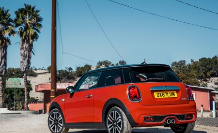 2019 MINI Hardtop 2 Door Rear Three-Quarter Wallpapers 450x275 (66)