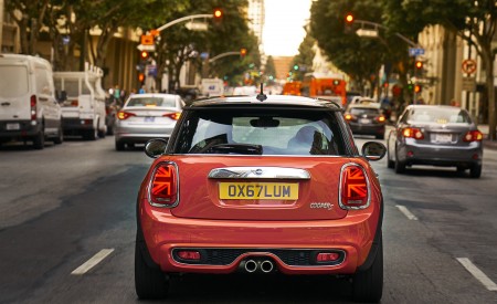 2019 MINI Hardtop 2 Door Rear Wallpapers 450x275 (55)