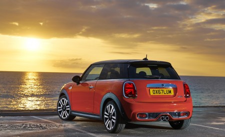 2019 MINI Hardtop 2 Door Rear Wallpapers 450x275 (35)