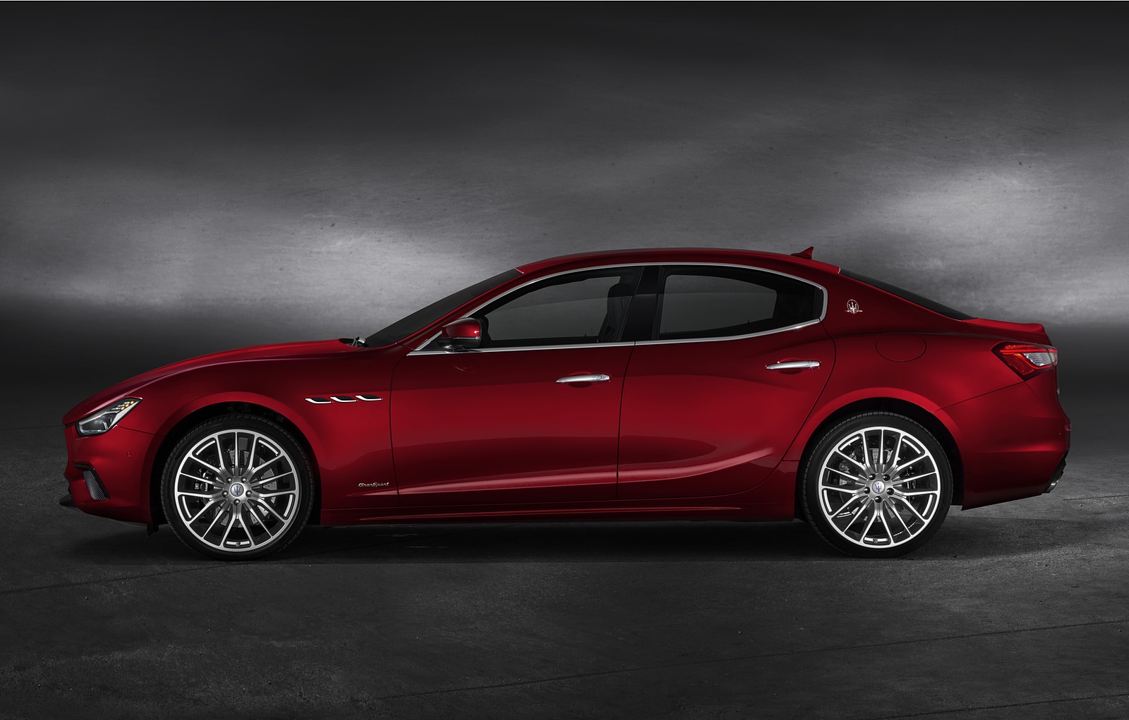 2019 Maserati Ghibli SQ4 GranSport Side Wallpapers #12 of 26