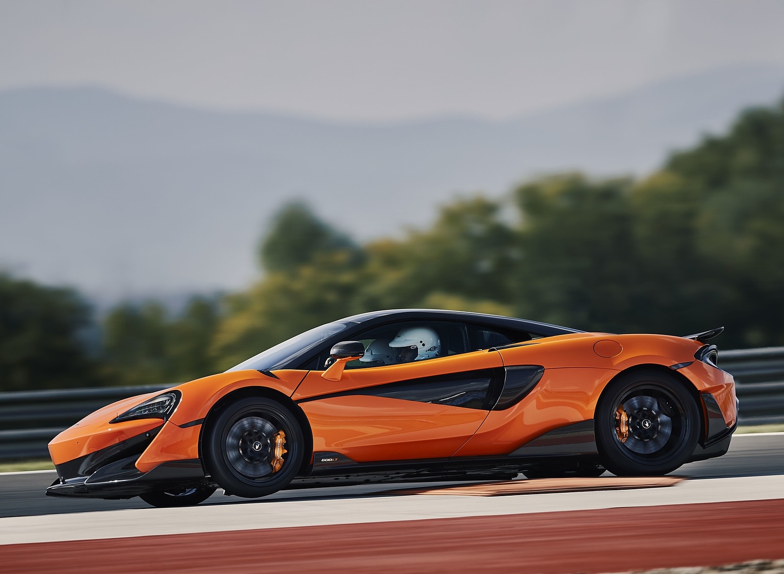 2019 McLaren 600LT Coupé Side Wallpapers (8)