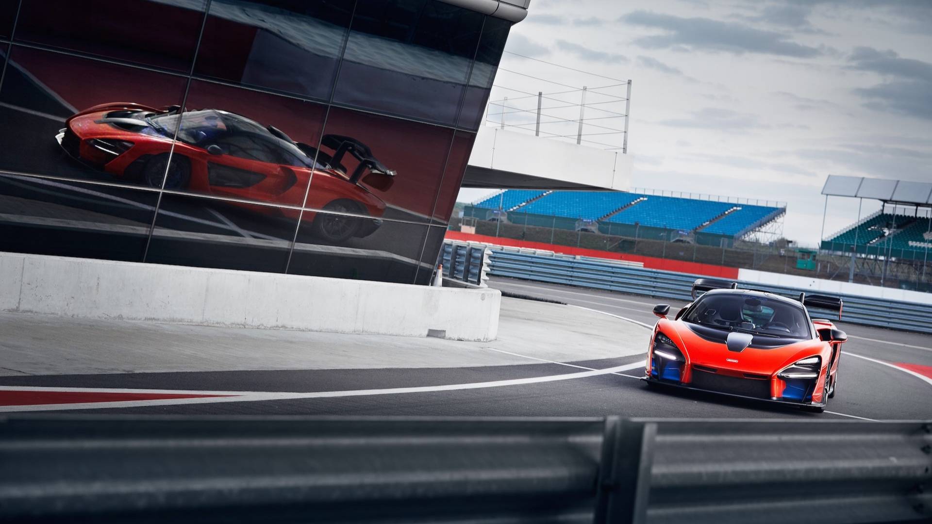 2019 McLaren Senna (Color: Delta Red) Front Wallpapers #14 of 130