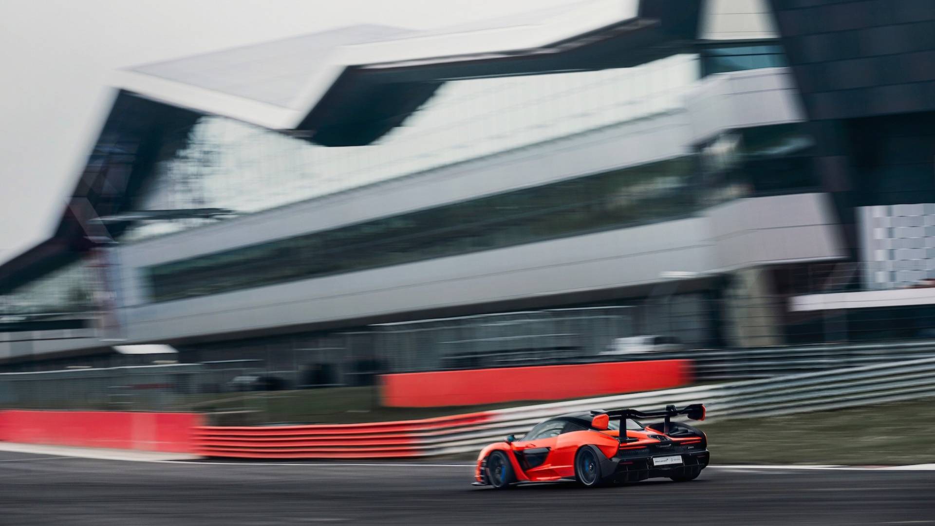 2019 McLaren Senna (Color: Delta Red) Rear Three-Quarter Wallpapers #17 of 130