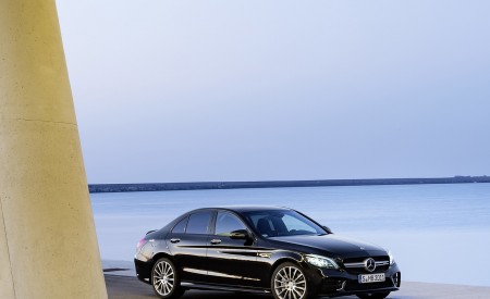 2019 Mercedes-AMG C43 4MATIC (Color: Obsidian Black Metallic) Front Three-Quarter Wallpapers 450x275 (172)