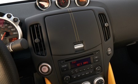 2019 Nissan 370Z Heritage Edition Interior Detail Wallpapers 450x275 (38)