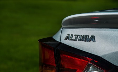 2019 Nissan Altima Detail Wallpapers 450x275 (32)