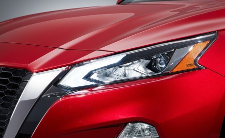 2019 Nissan Altima Headlight Wallpapers 450x275 (12)