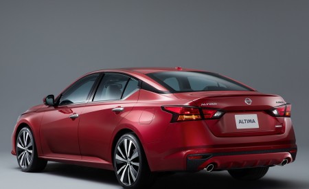 2019 Nissan Altima Rear Three-Quarter Wallpapers 450x275 (9)