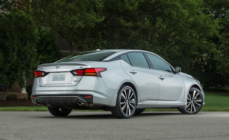 2019 Nissan Altima Rear Three-Quarter Wallpapers 450x275 (25)