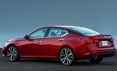 2019 Nissan Altima Rear Three-Quarter Wallpapers 450x275 (5)