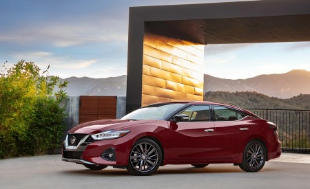 2019 Nissan Maxima Front Three-Quarter Wallpapers 450x275 (3)