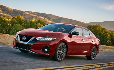 2019 Nissan Maxima Front Three-Quarter Wallpapers 450x275 (5)
