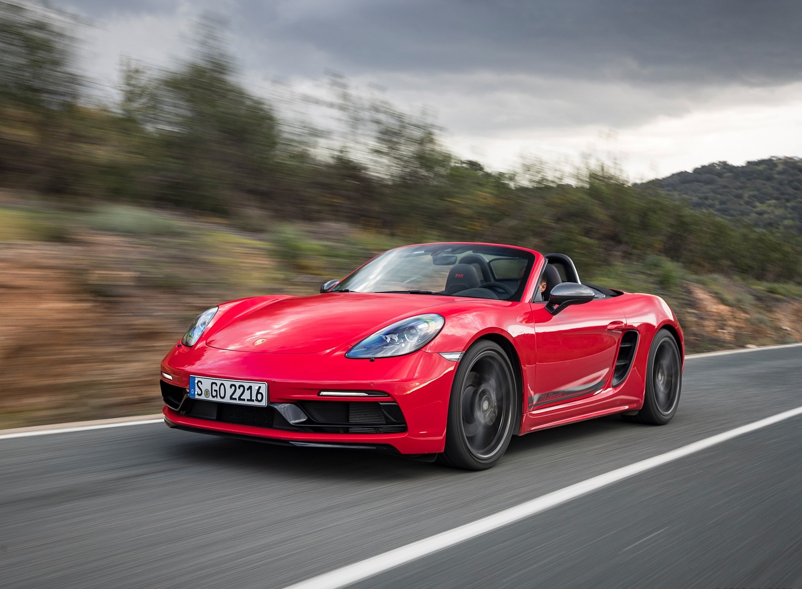 2019 Porsche 718 Boxster T (Color: Guards Red) Front Three-Quarter Wallpapers (3)