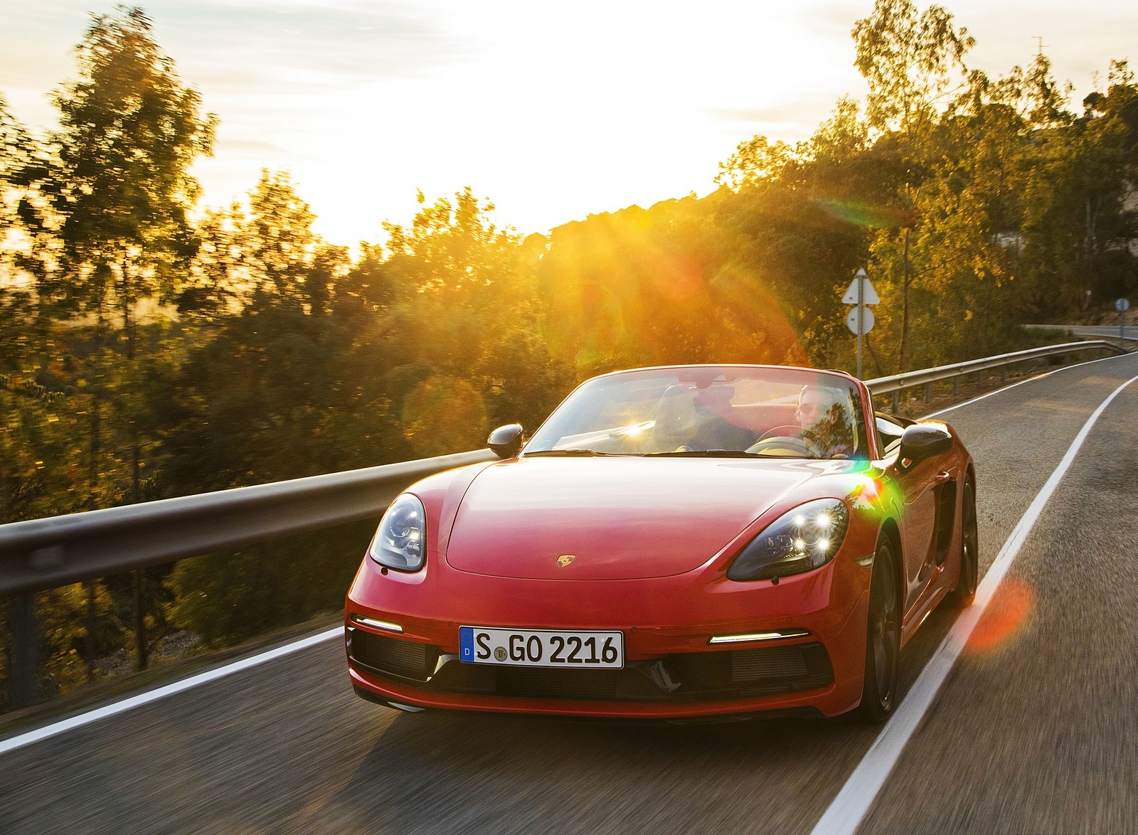 2019 Porsche 718 Boxster T (Color: Guards Red) Front Wallpapers (4)