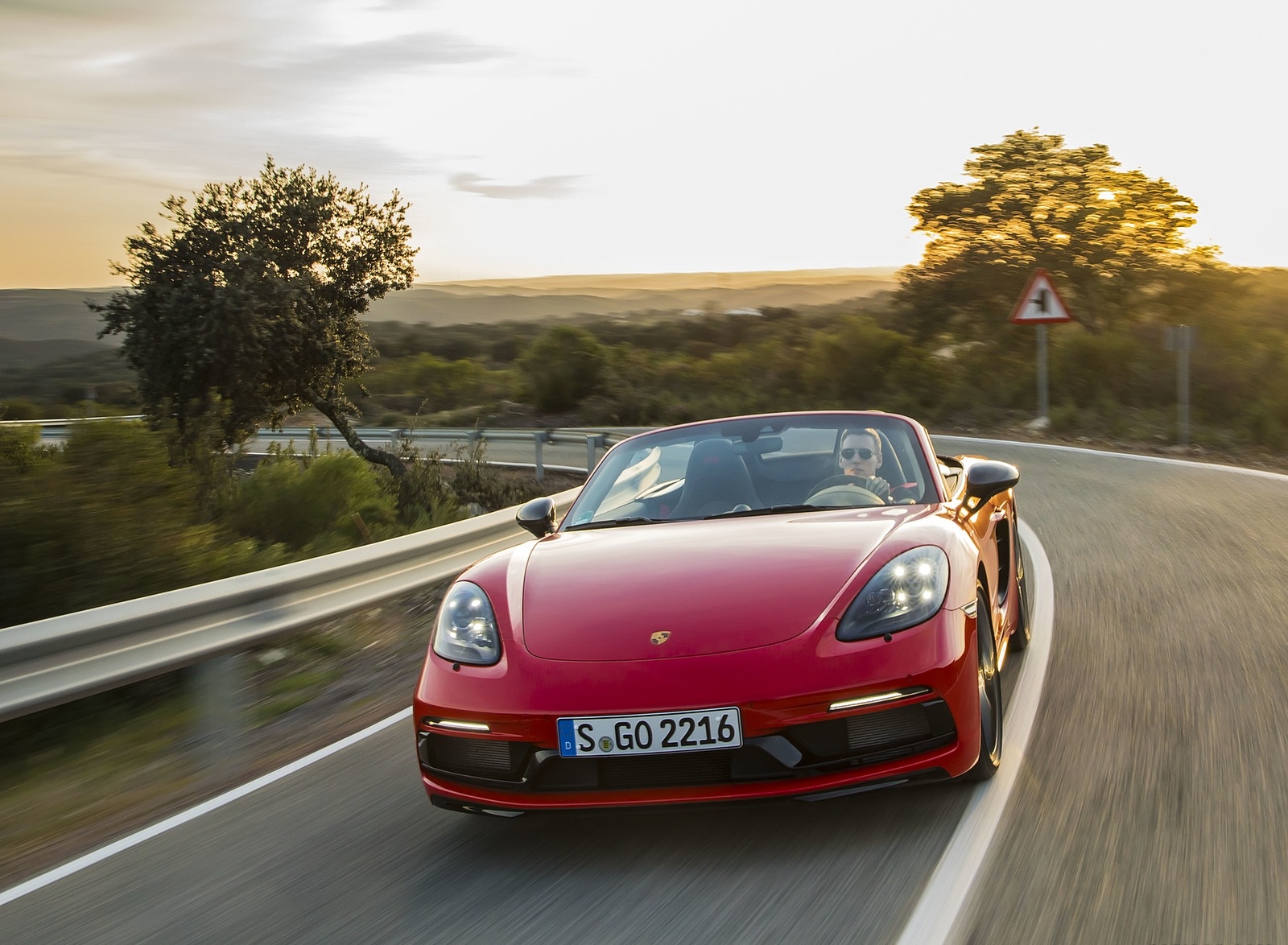 2019 Porsche 718 Boxster T (Color: Guards Red) Front Wallpapers (5)