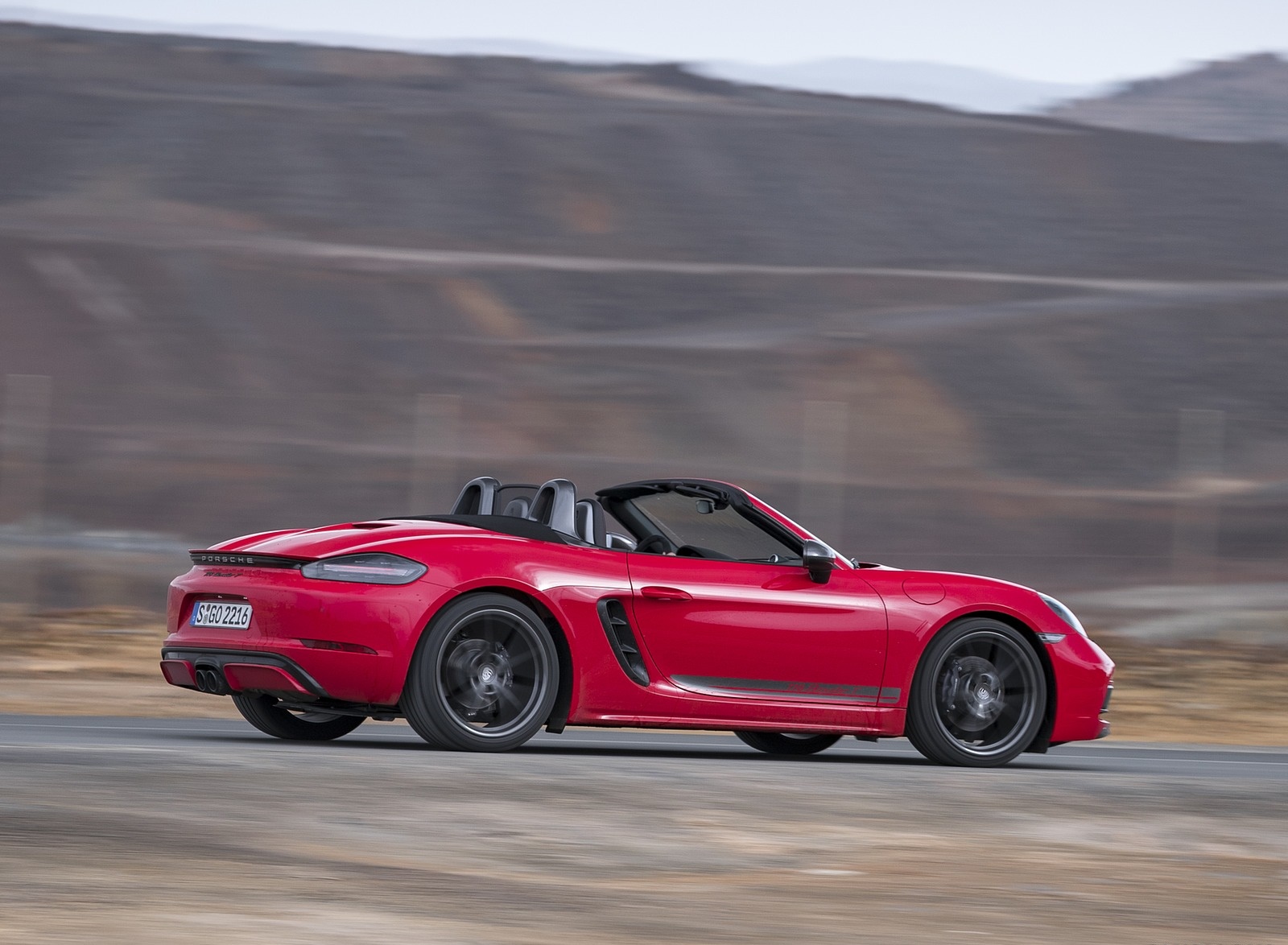 2019 Porsche 718 Boxster T (Color: Guards Red) Rear Three-Quarter Wallpapers (9)