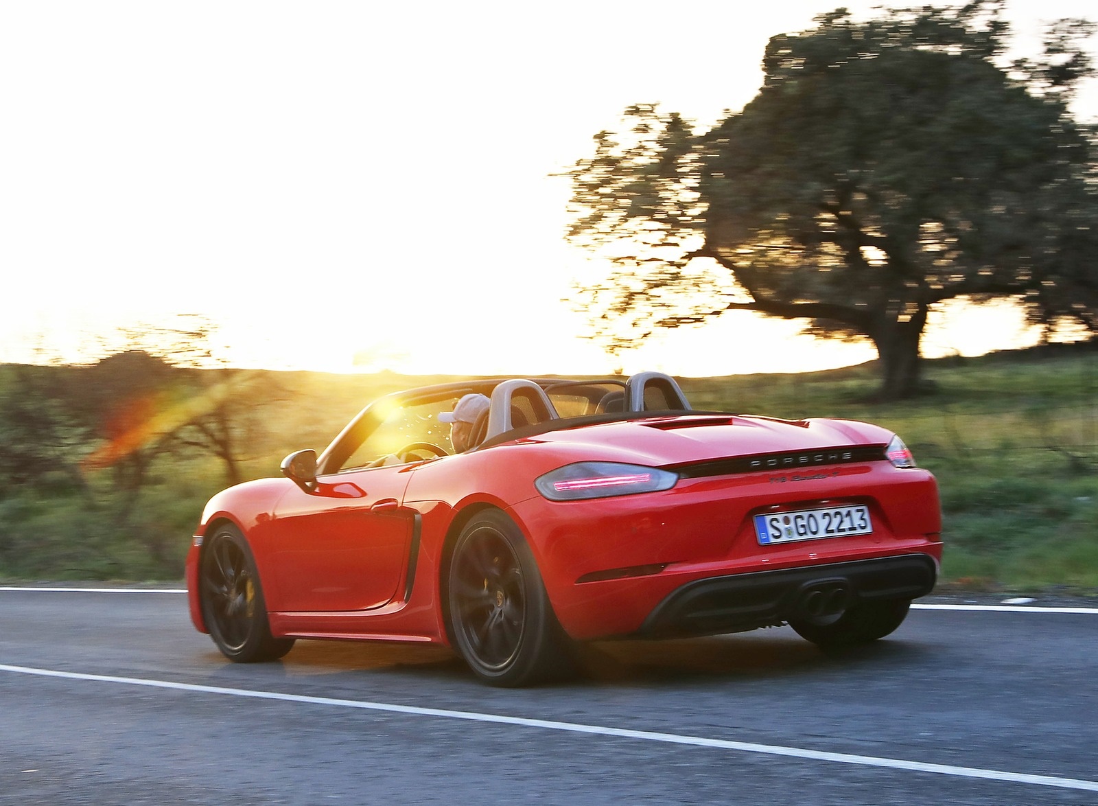 2019 Porsche 718 Boxster T (Color: Guards Red) Rear Three-Quarter Wallpapers (6)