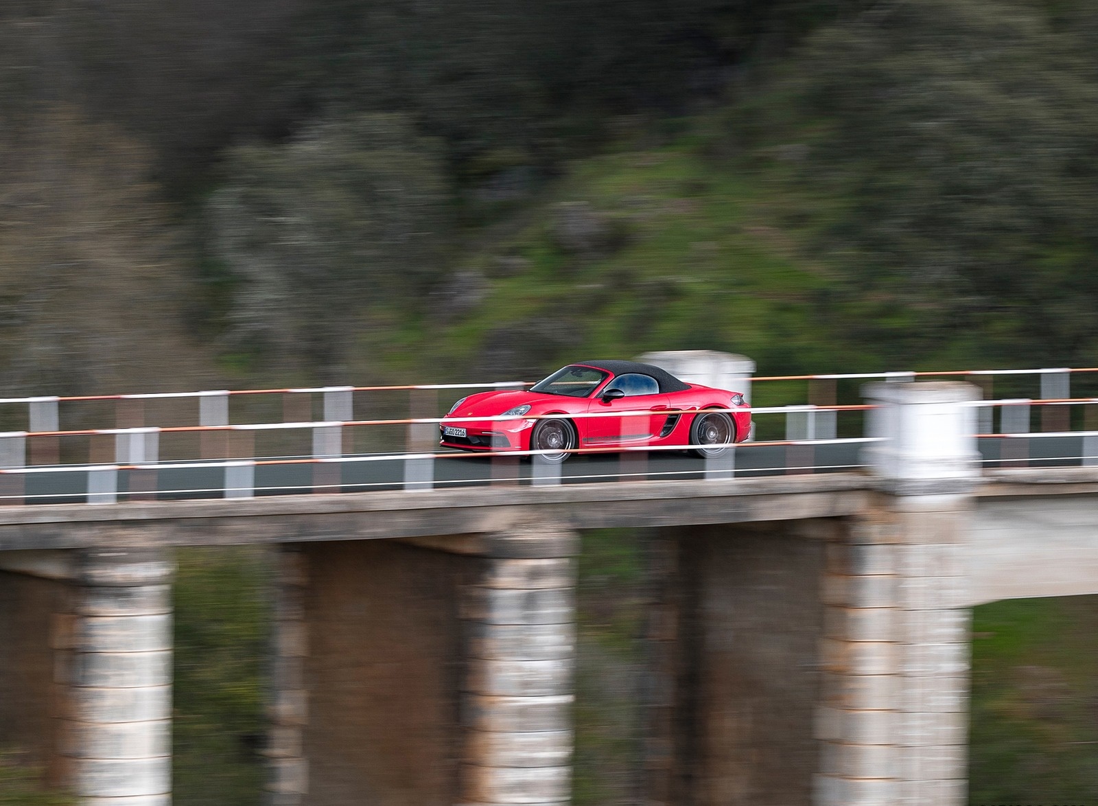 2019 Porsche 718 Boxster T (Color: Guards Red) Side Wallpapers (8)