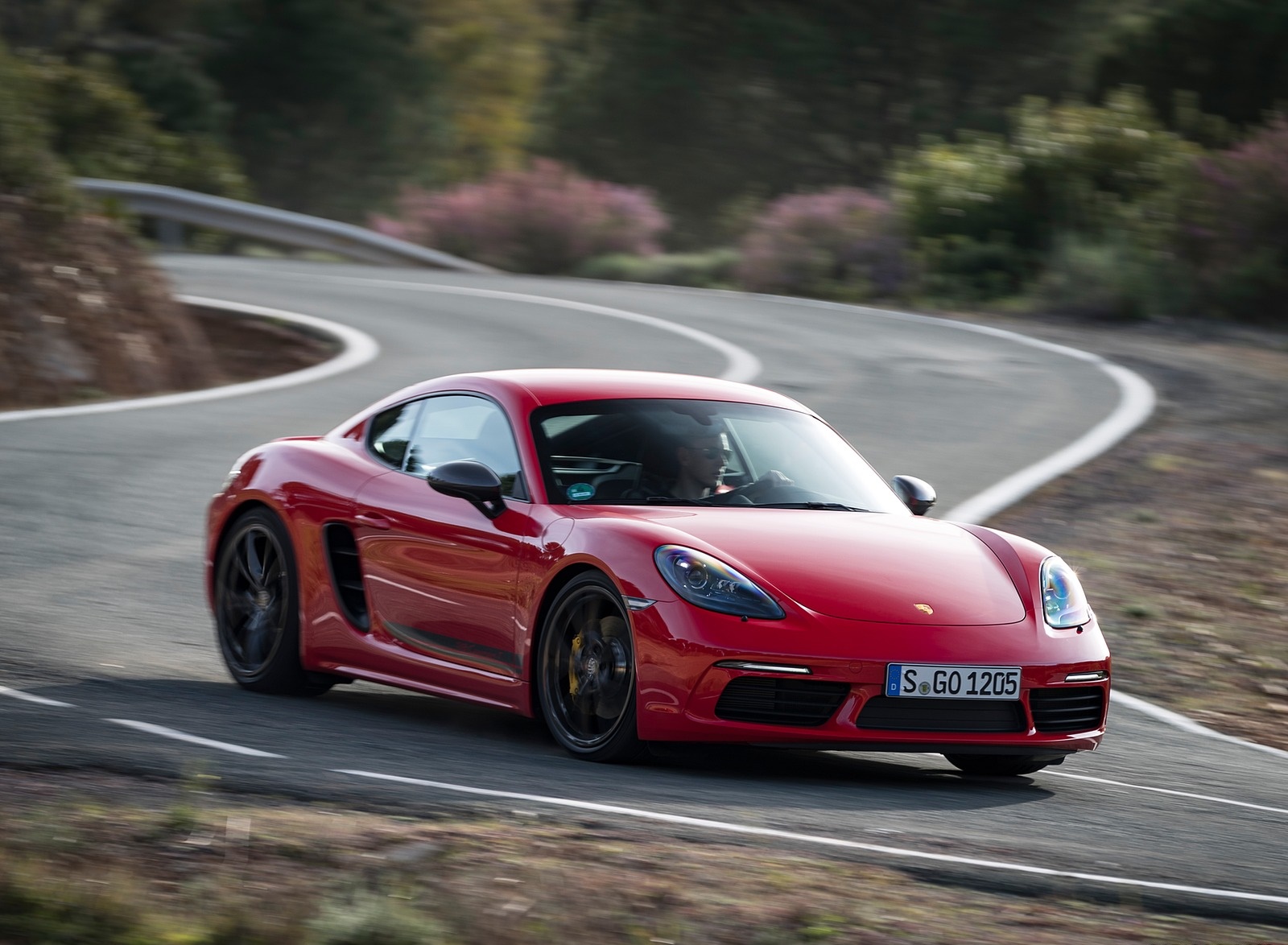 2019 Porsche 718 Cayman T (Color: Guards Red) Front Three-Quarter Wallpapers (1)